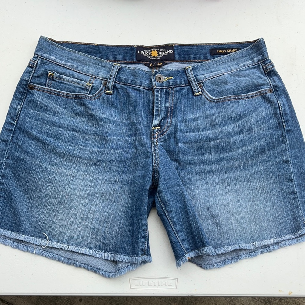 Lucky brand women’s demin shorts Sz 8